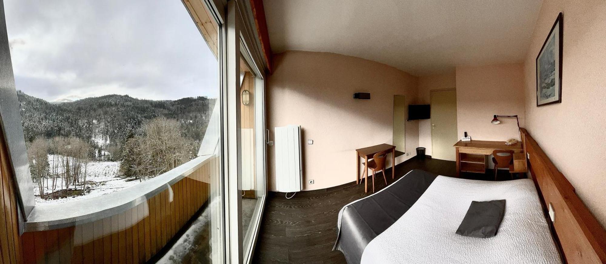 Logis De La Grande Cascade Hotel Le Tholy Bagian luar foto