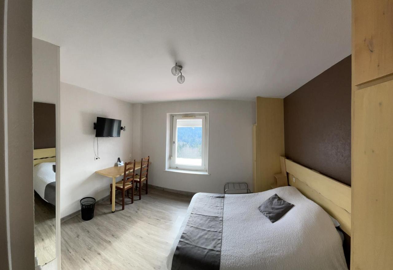 Logis De La Grande Cascade Hotel Le Tholy Bagian luar foto